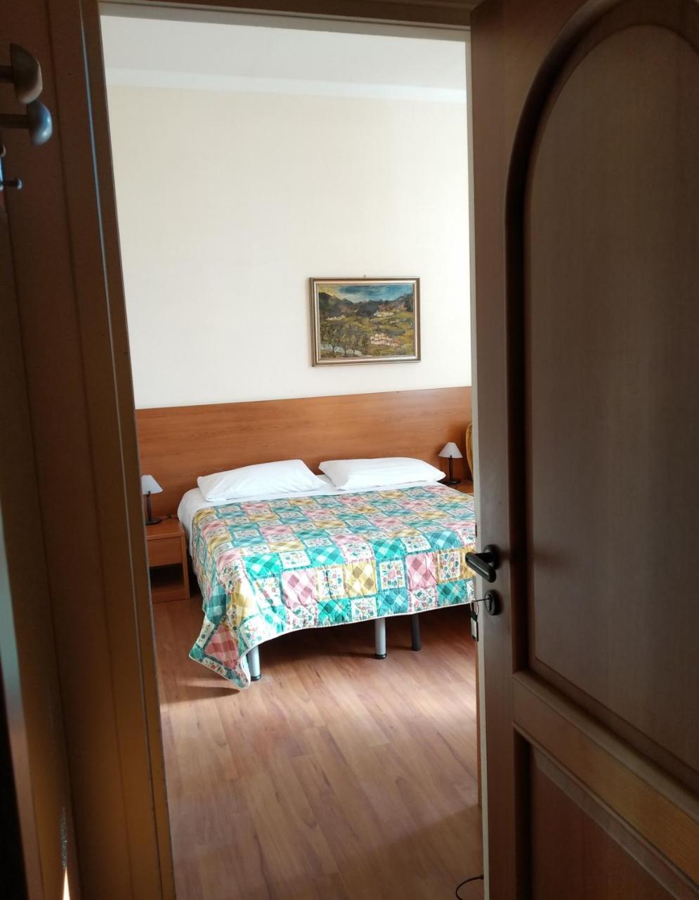 Hotel Lucciola ボルディゲーラ エクステリア 写真