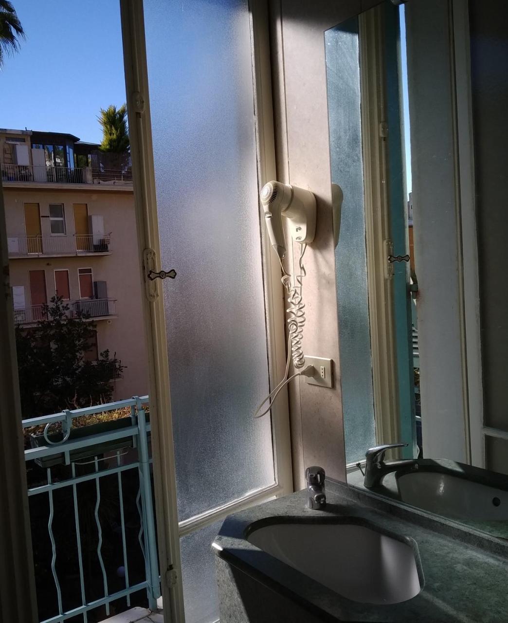 Hotel Lucciola ボルディゲーラ エクステリア 写真