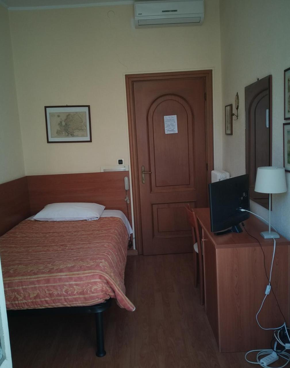 Hotel Lucciola ボルディゲーラ エクステリア 写真