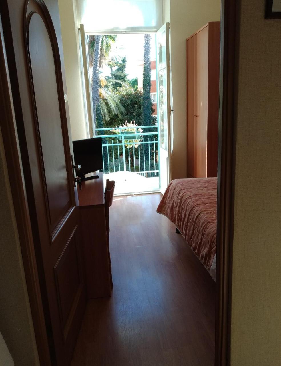 Hotel Lucciola ボルディゲーラ エクステリア 写真